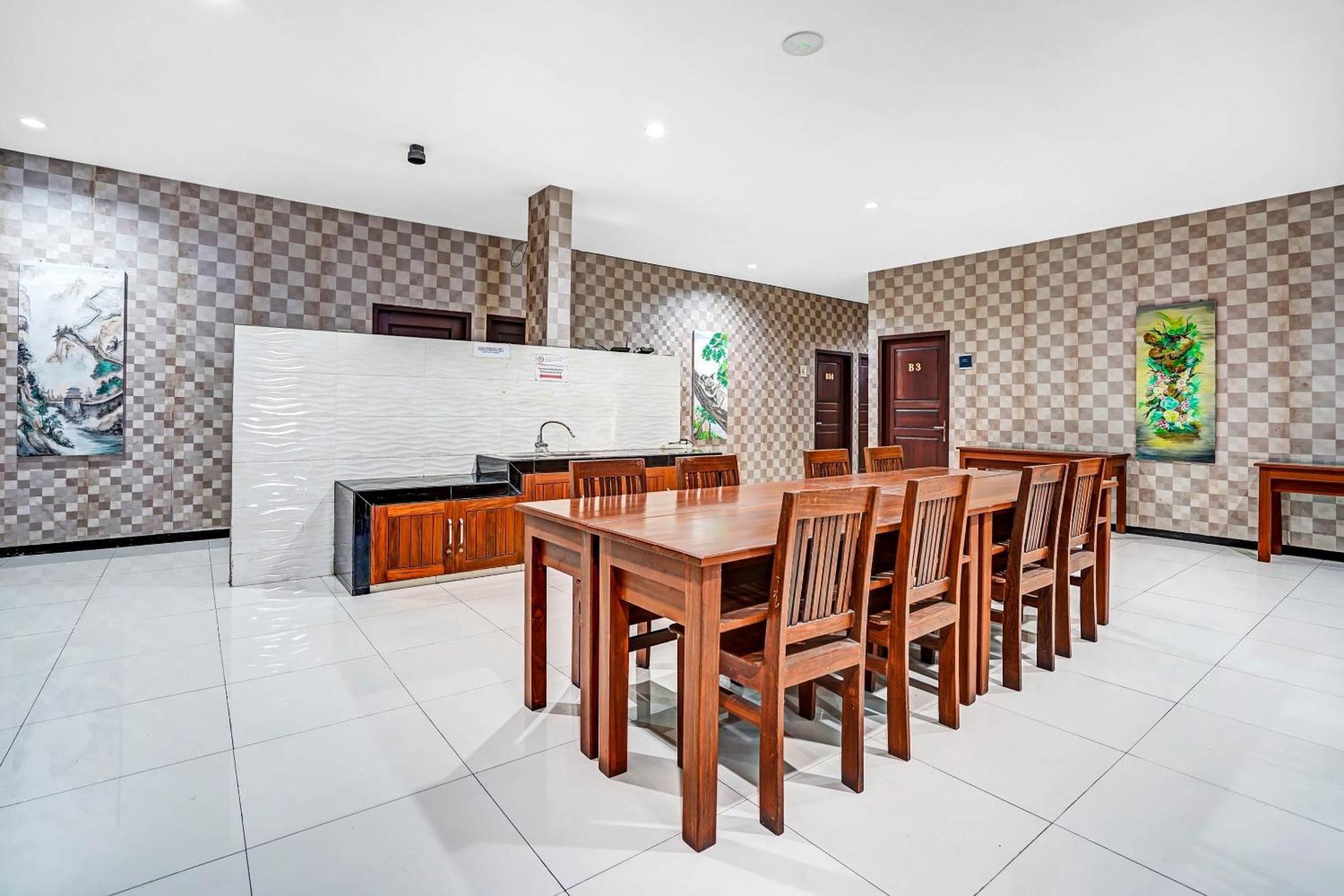 Oyo 90889 Dkb Residence Surabaia Exterior foto