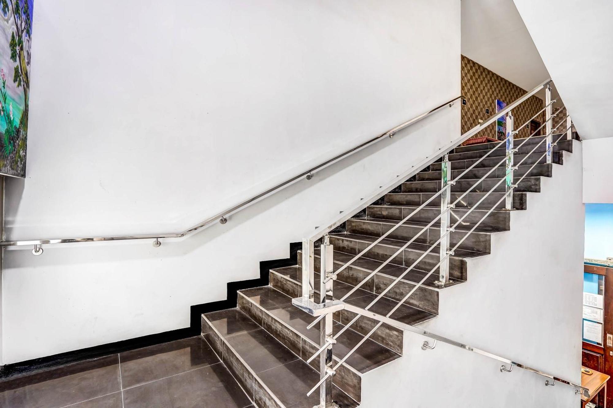 Oyo 90889 Dkb Residence Surabaia Exterior foto