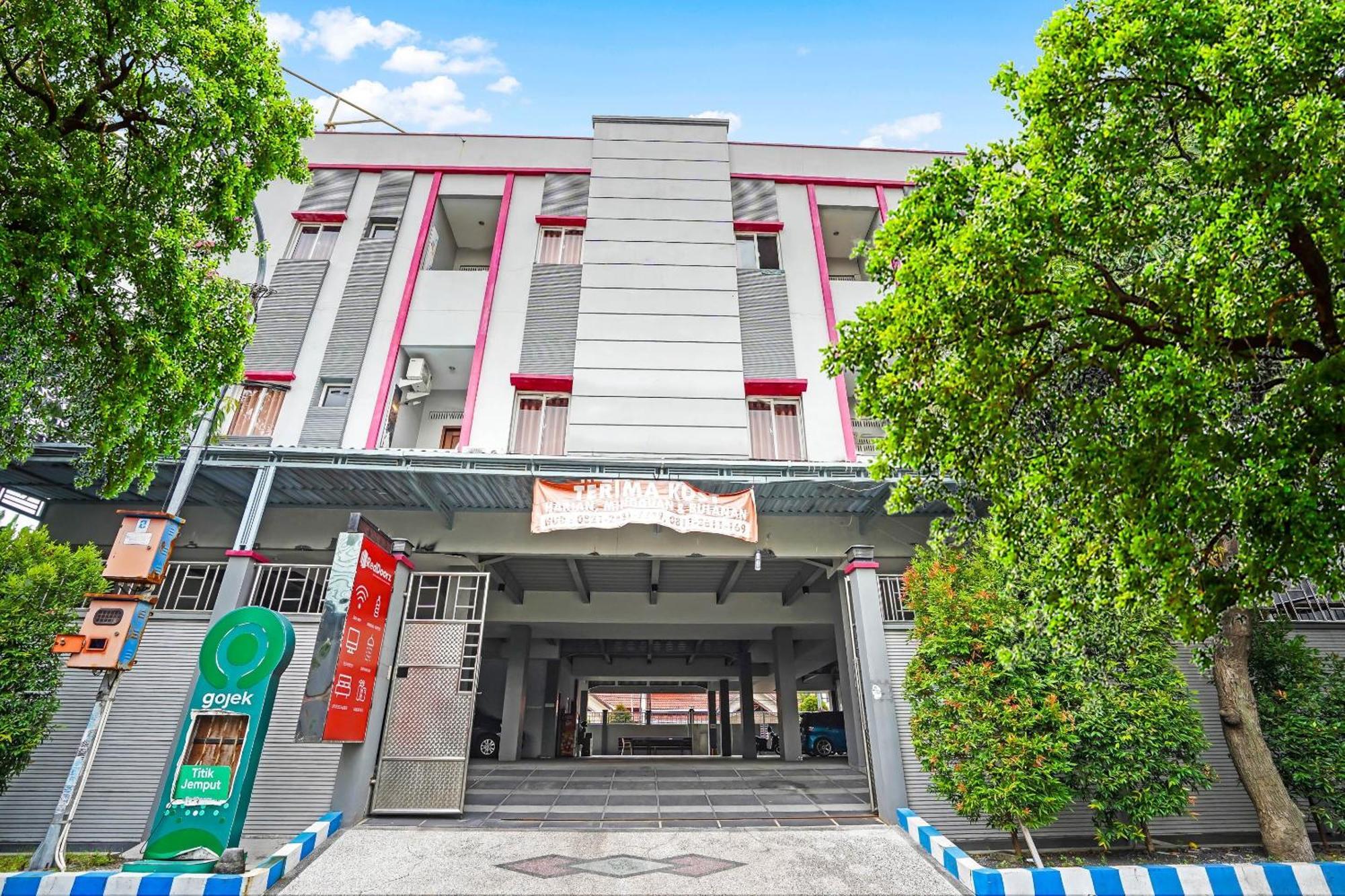 Oyo 90889 Dkb Residence Surabaia Exterior foto