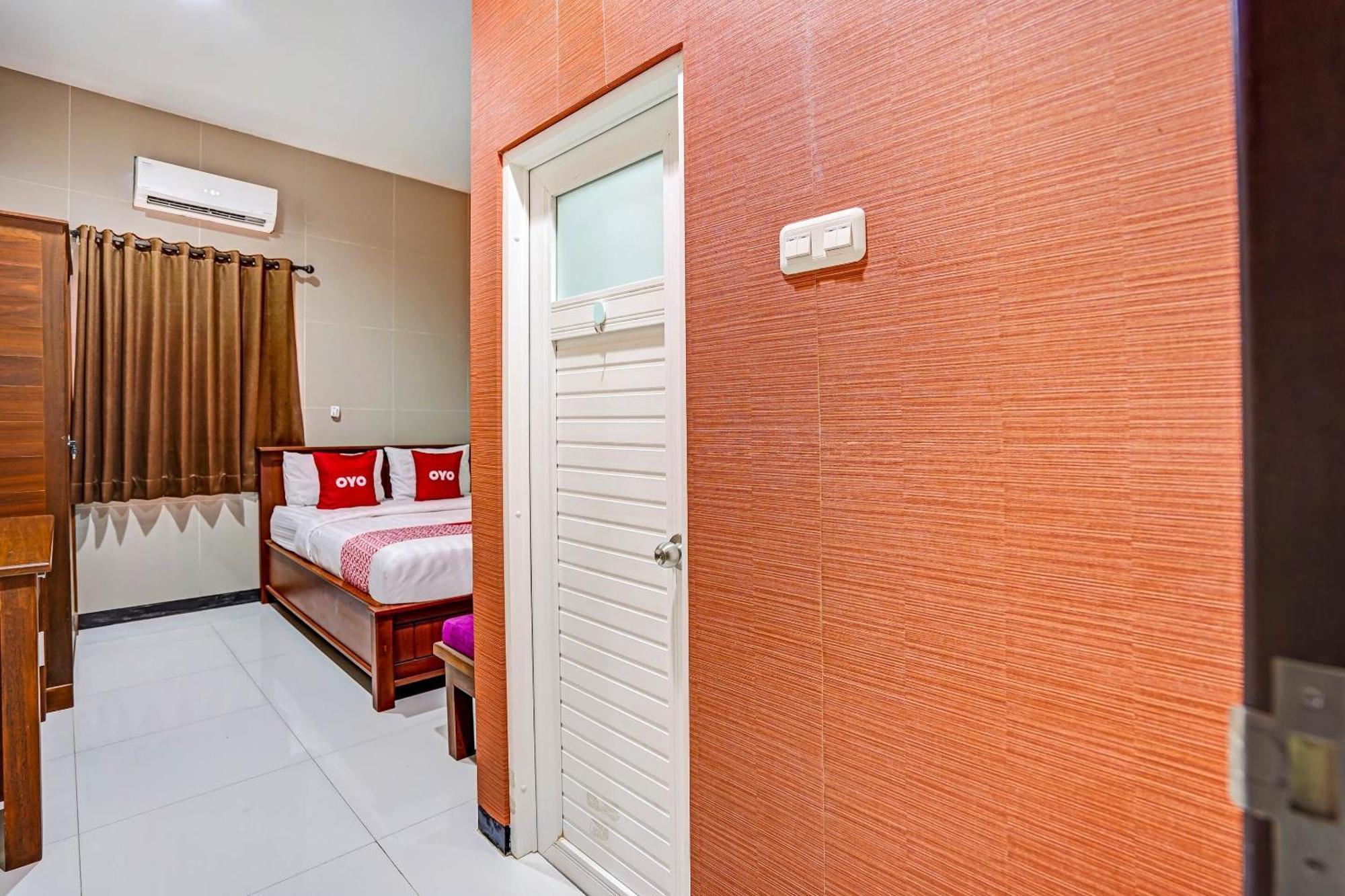 Oyo 90889 Dkb Residence Surabaia Exterior foto
