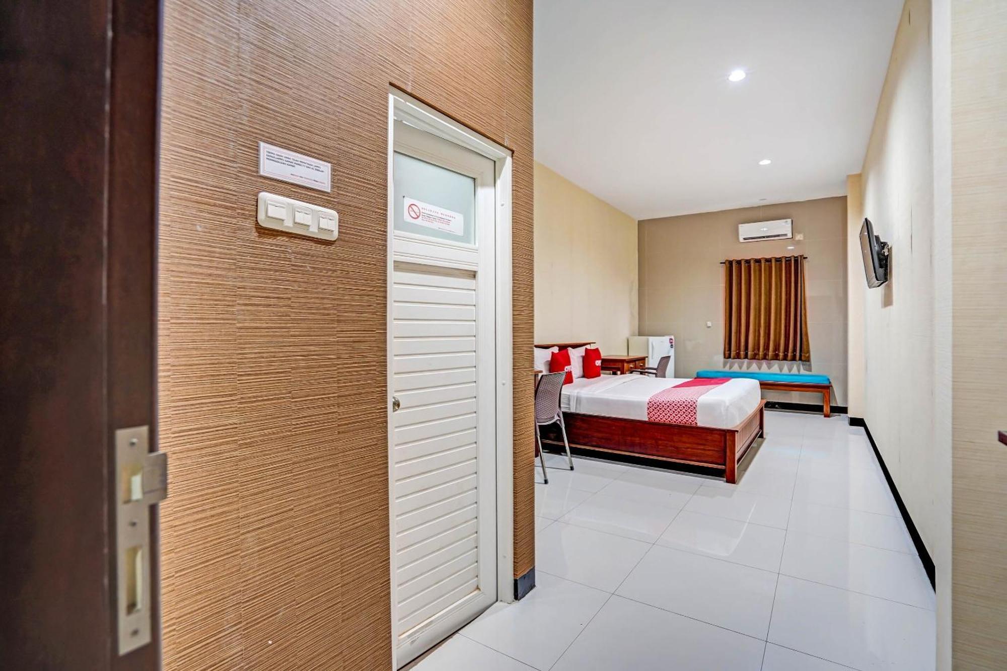 Oyo 90889 Dkb Residence Surabaia Exterior foto