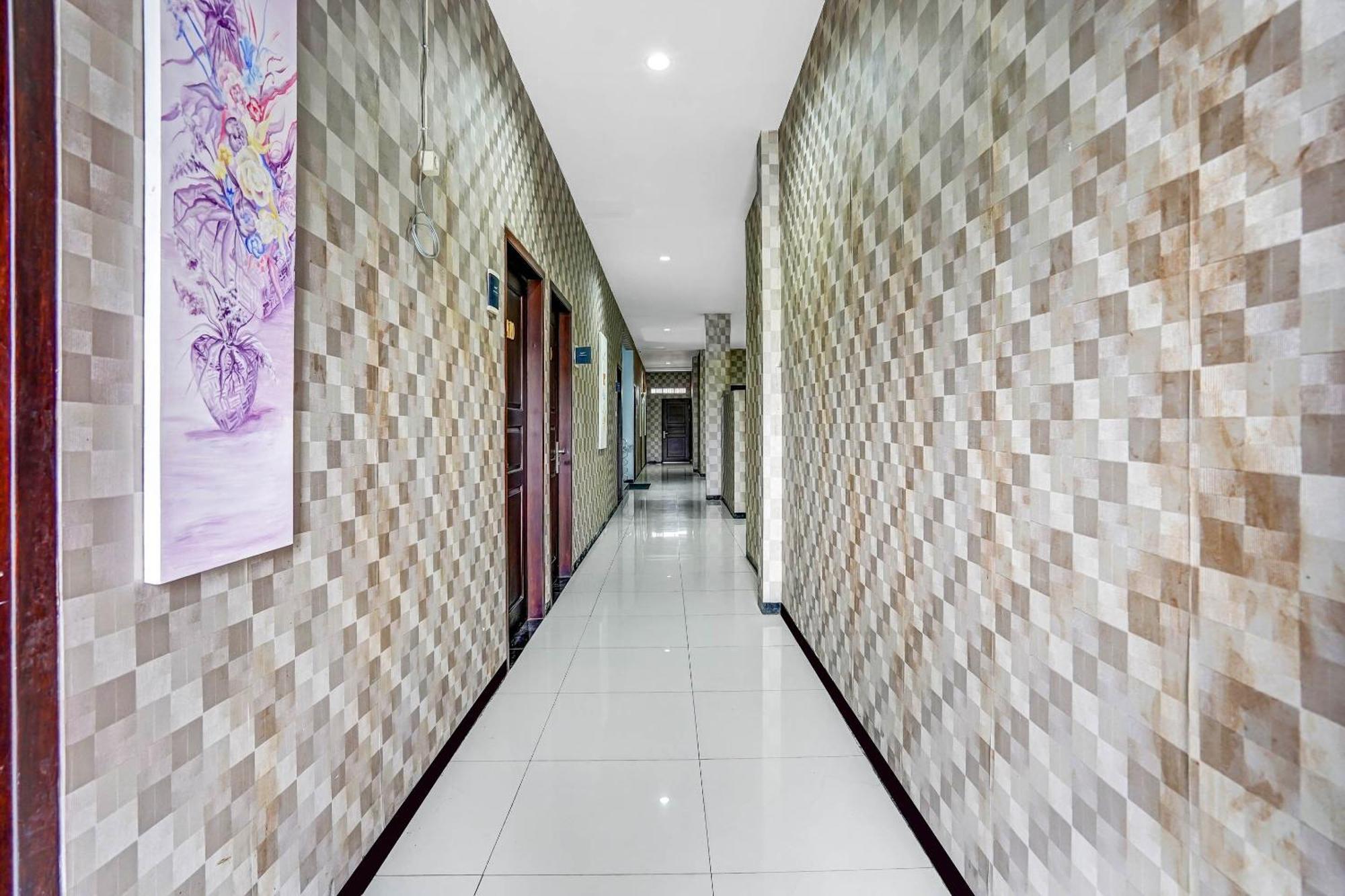 Oyo 90889 Dkb Residence Surabaia Exterior foto
