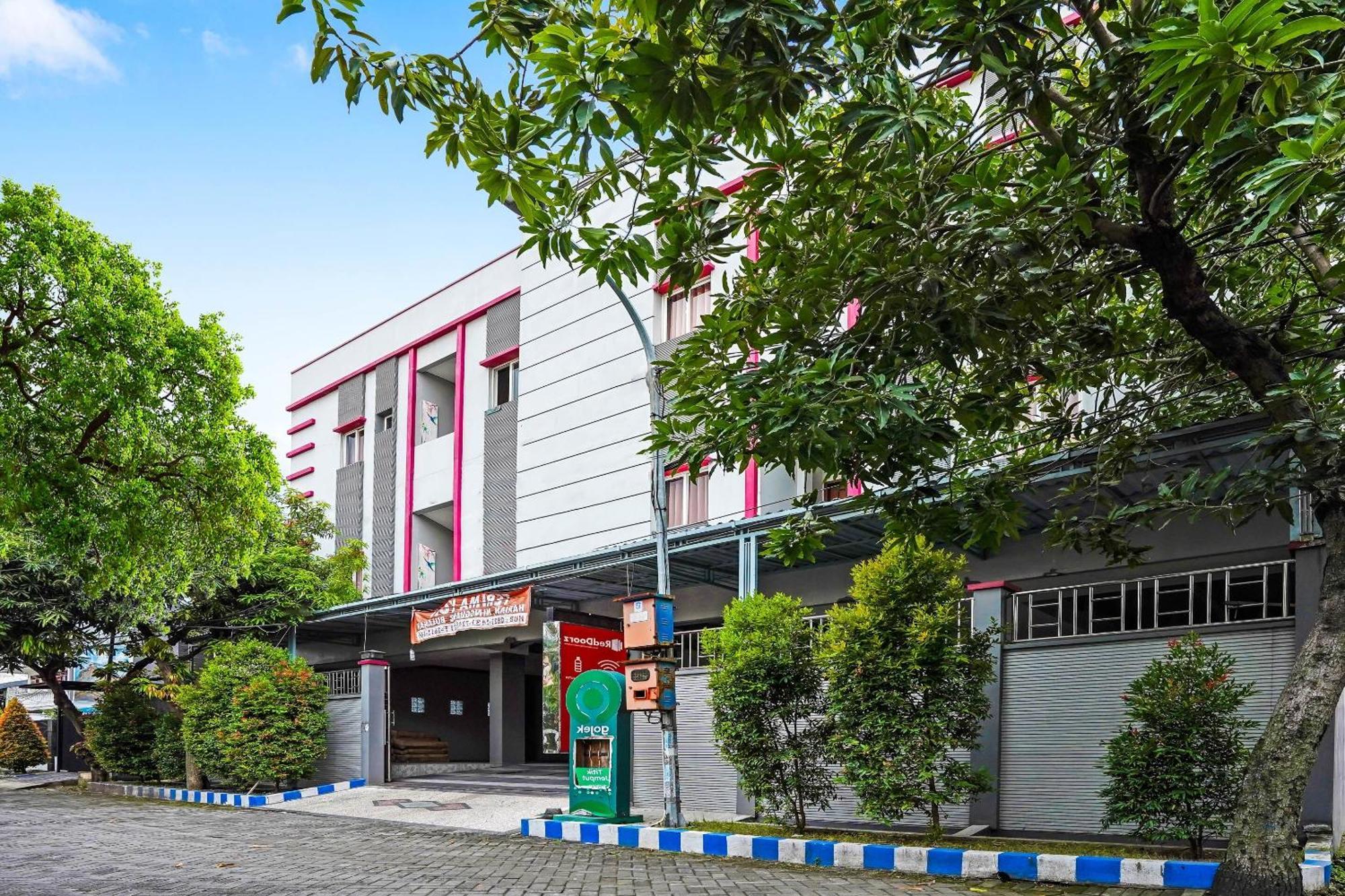 Oyo 90889 Dkb Residence Surabaia Exterior foto