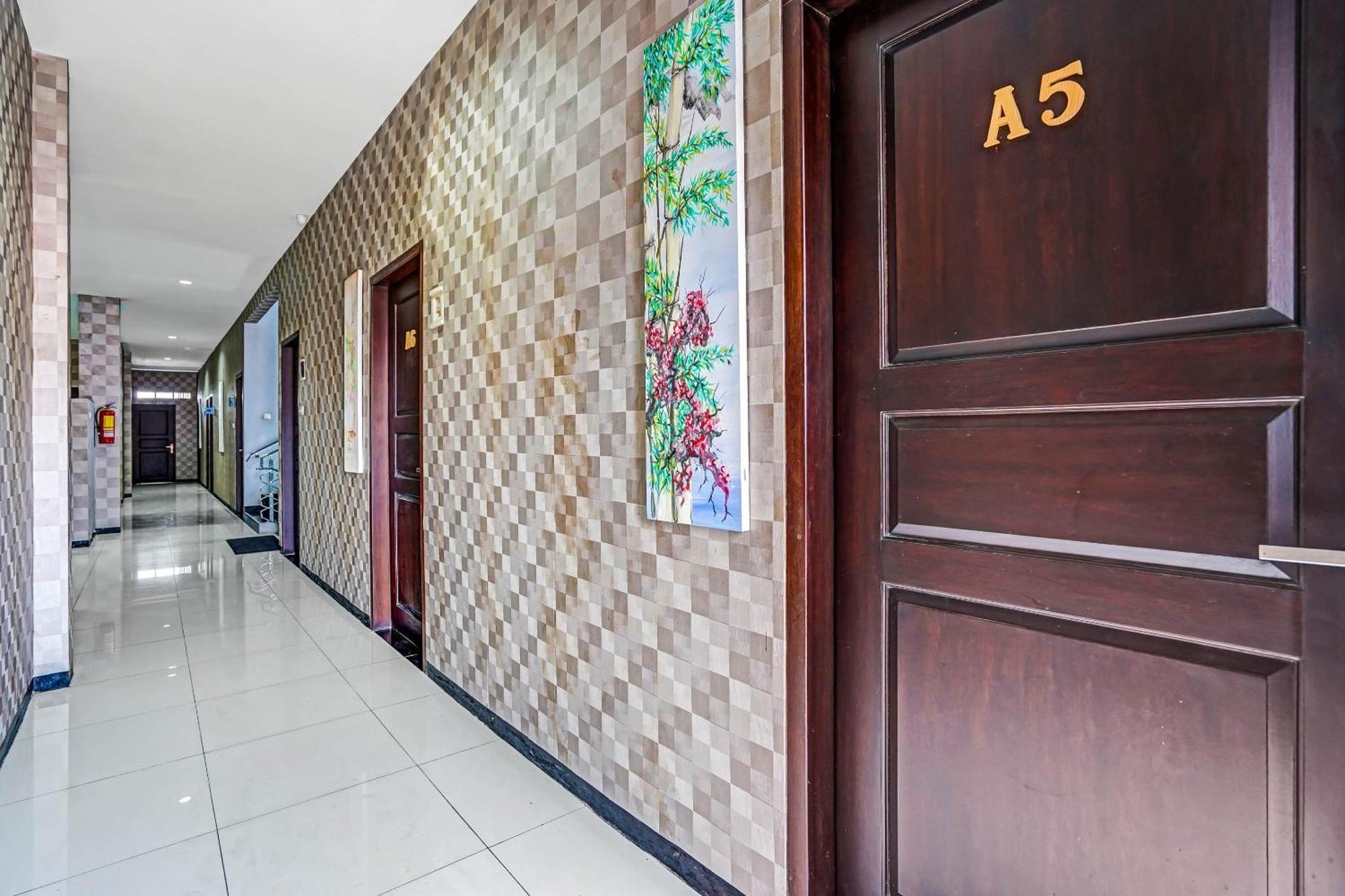 Oyo 90889 Dkb Residence Surabaia Exterior foto